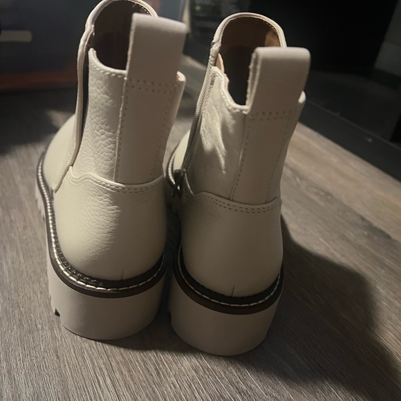 Boots - Picture 3 of 4